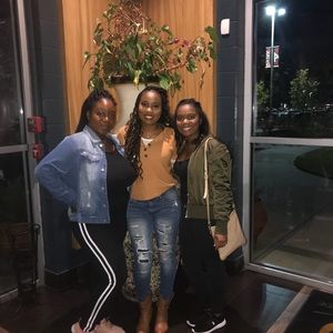 Meet your Posher, Elisha